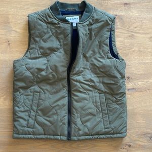 Old Navy Boys fleece lined olive green puffer vest. XL 14-16